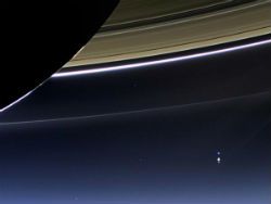 Фото Земли на расстоянии 900 млн. км